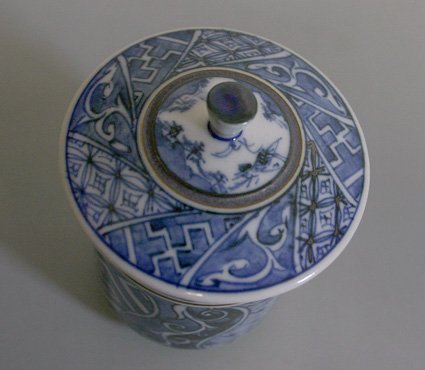 Kutani Shonzui yunomi by Bansho