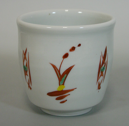 Akae Flowers yunomi teacup from Hironaga kiln