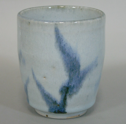Gosu grass pattern yunomi teacup from Hironaga kiln