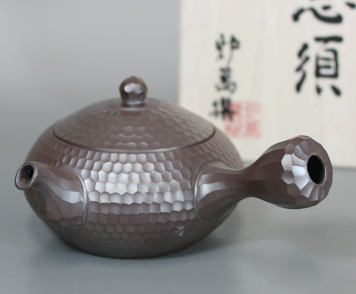 Banko teapot by Iroku