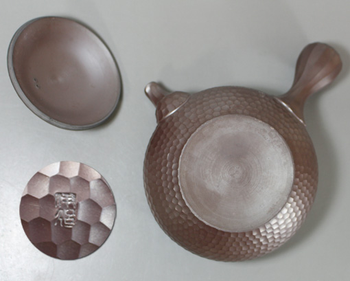 Banko teapot by Iroku