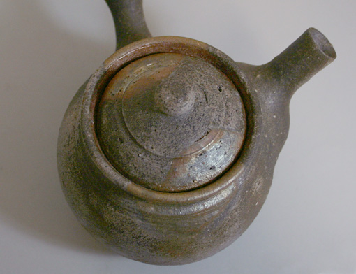 Bizen yohen teapot by Suzuki Tsuneki