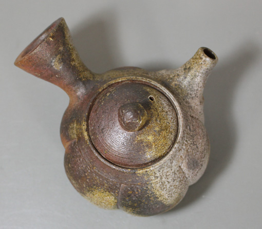 Bizen teapot by Saitou Takashi