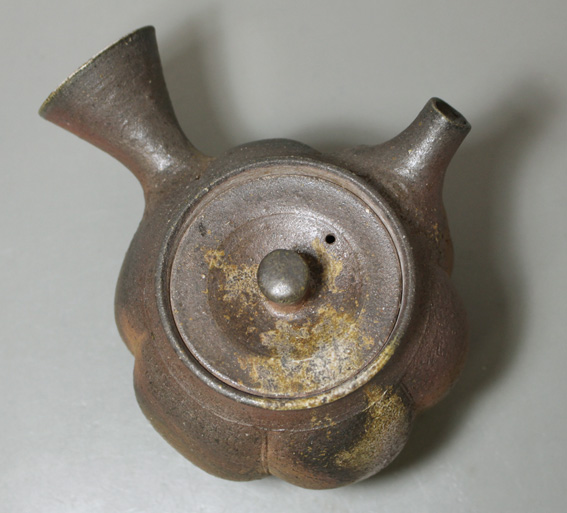 Bizen wood fired teapot by Saitou Takashi