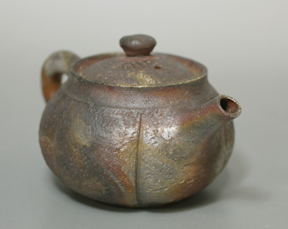 Bizen wood fired teapot by Saitou Takashi