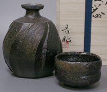 Kuro Bizen sake set by Shibuta Toshiaki 