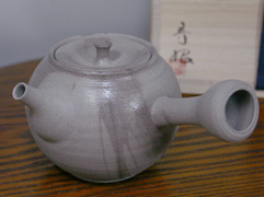 Aobizen teapot by Shibuta Toshiaki