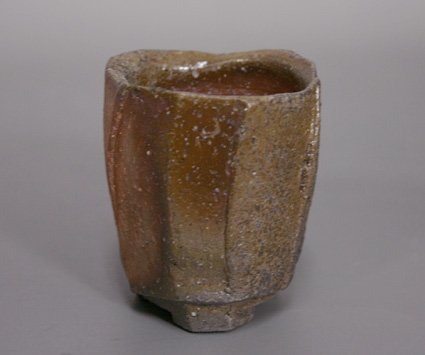 Japanese pottery - Bizen guinomi (sake cup) 