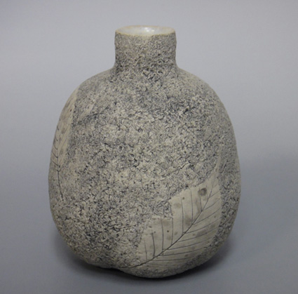 Kasama yaki leaf patterned stone tokkuri sake bottle