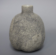 Kasama yaki leaf patterned stone tokkuri