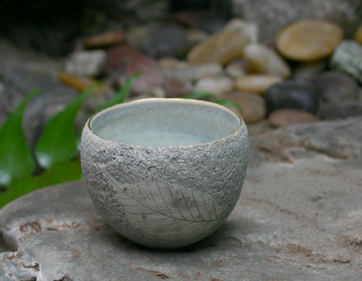 Kasama yaki leaf patterned stone guinomi