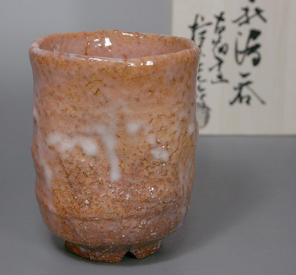 Hagi ware - biwa loquat yunomi by Mukuhara Kashun