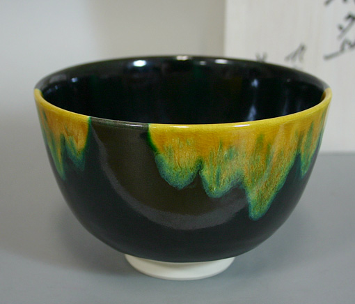 Kutani Kinsai matcha chawan by Yamada Toyoshi