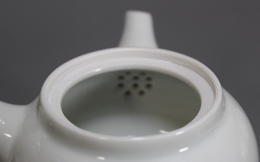Handcrafted white porcelain teapot by Takano Shouami
