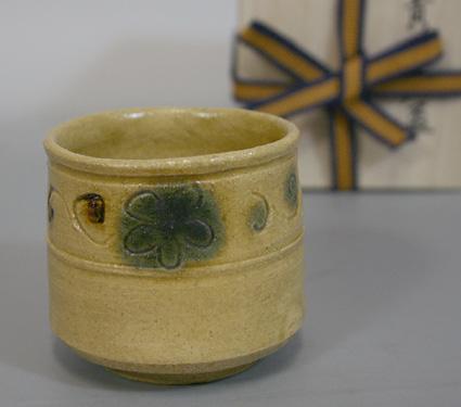 Japanese pottery Ki-seto guinomi by Tobii Takashi