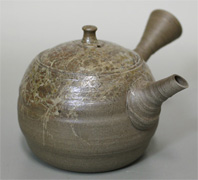 Handcrafted teapot by Fugetsu
