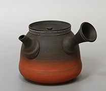 Handcrafted teapot by Fugetsu