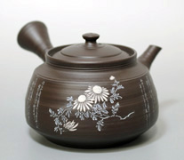 Handcrafted teapot by Fugetsu