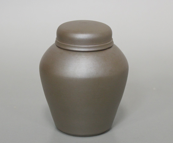 Japanese Tokoname tea jar by Ito Gafu
