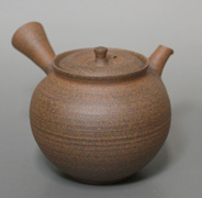 Small teapots by Hokujo