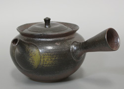 Handcrafted teapot by Hokujo