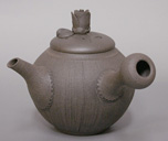 Camelia kushime teapot by Jinshu