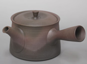 Camelia kushime teapot by Jinshu