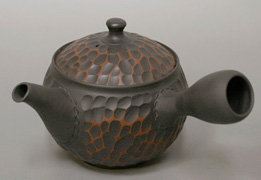 textured teapot by Kenji