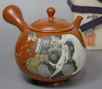 Daikokuten teapot engraved by Kodo