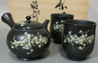 Tokoname teapot engraved by Kodo