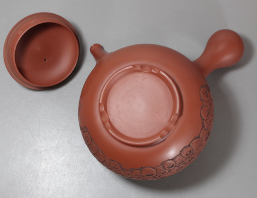 Japanese Tokoname 100 daruma teapot by Kodo