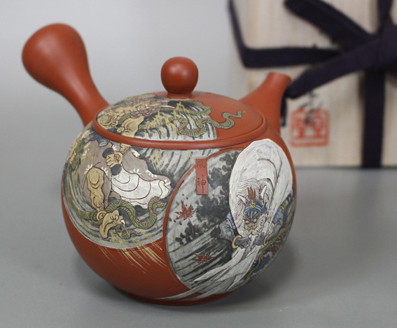 Handengraved teapot by Kodo