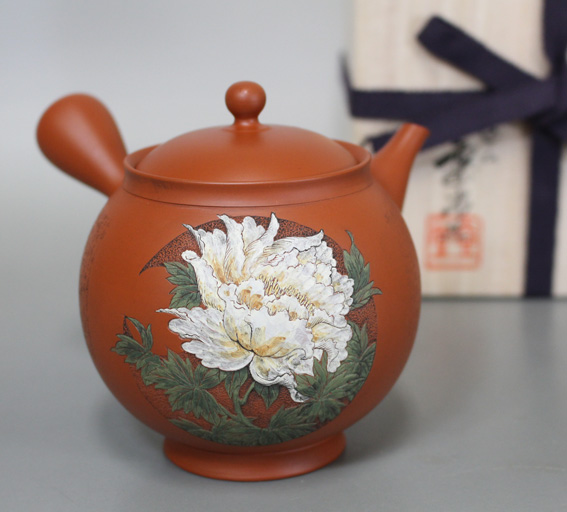 Handengraved teapot by Kodo