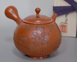 Japanese pottery - Tokoname teapot engraved by Kodo