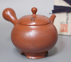 Handengraved teapot by Kodo