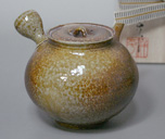 Tokoname Mayake teapot by Konishi Yohei