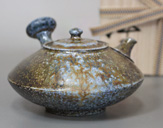 Tokoname Mayake teapot by Konishi Yohei