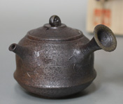 Tokoname Mayake teapot by Konishi Yohei