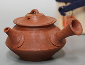 Japanese pottery Tokoname teapot by Konishi Yohei