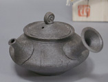 Yohen teapot by Konishi Yohei