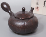 Japanese pottery - Tokoname teapots by Koshin