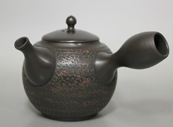 Japanese pottery - Tokoname teapots by Koshin