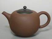 Brown teapot by Seiho