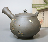 Gold Cherry Blossoms teapot by Seiho