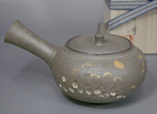 Tokoname teapot by Seiho