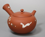 Brown teapot by Seiho
