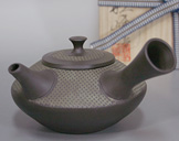 Japanese pottery - Tokoname teapots by Shuho