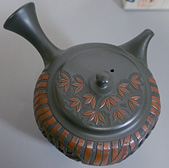 Bamboo engraved teapot by Shunen II 