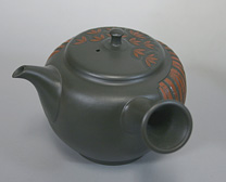 Bamboo engraved teapot by Shunen II 