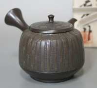 Japanese pottery - Tokonameyaki teaot by Shunen II